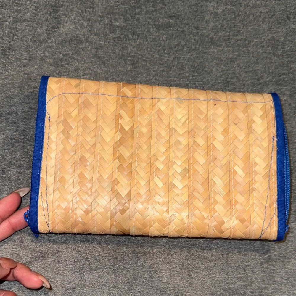Handcrafted El Salvador Woven Wallet Clutch | Multicolor Boho Organizer - Picture 6 of 7